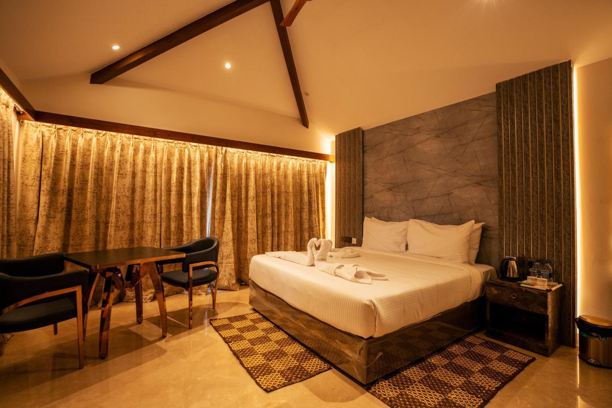 Mstays Ecr By Mirabilis Hotel Chennai Esterno foto