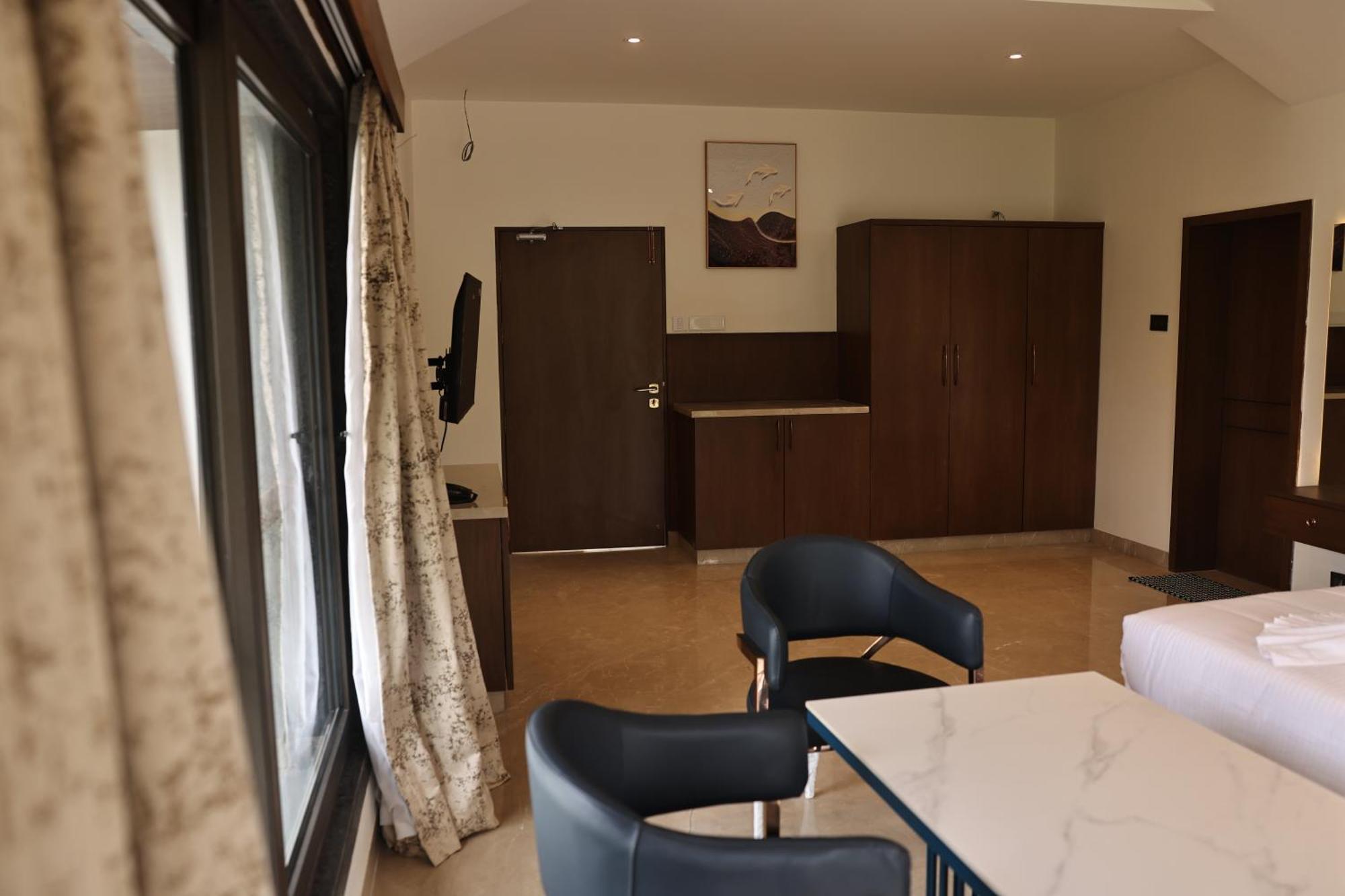 Mstays Ecr By Mirabilis Hotel Chennai Esterno foto